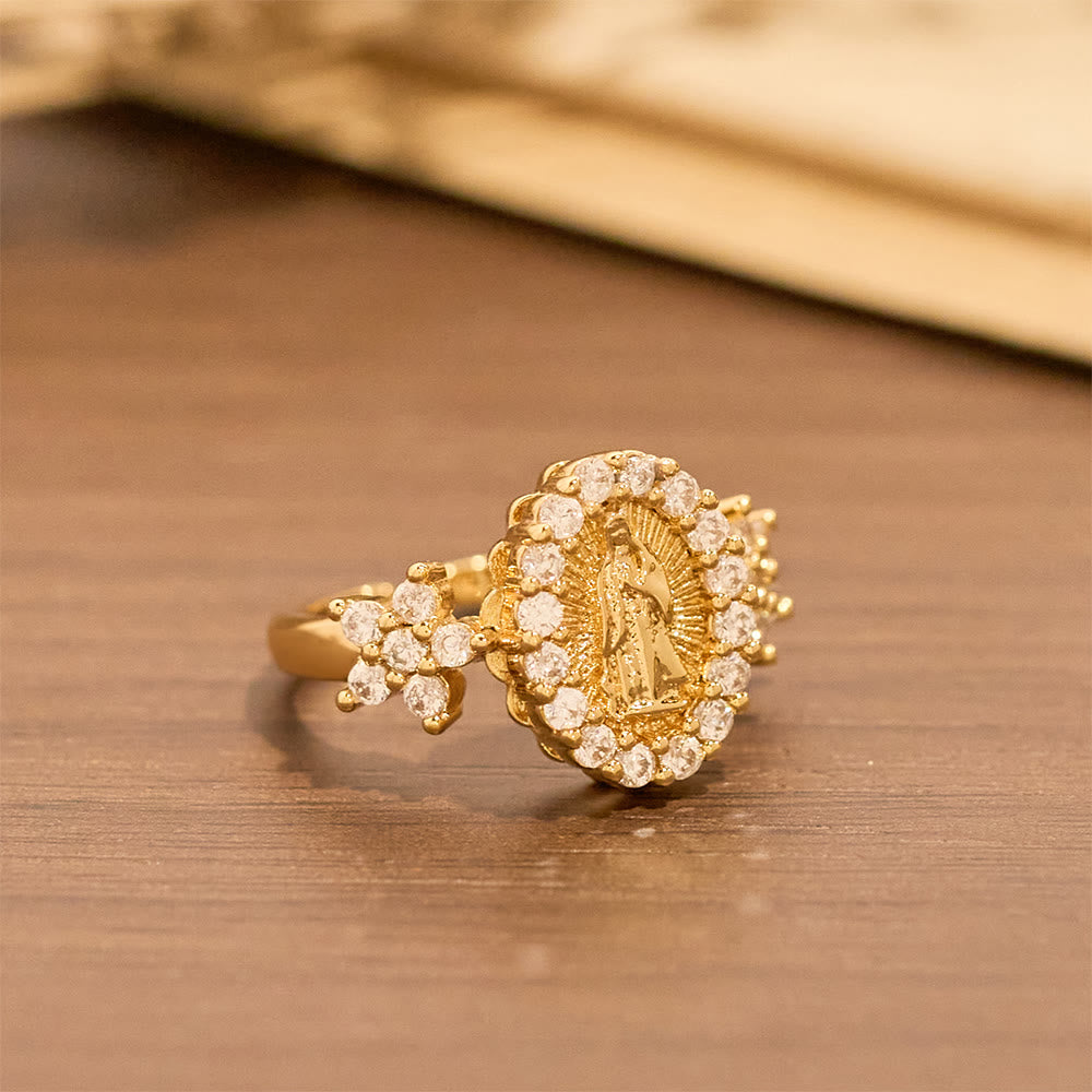 Anillo de Nuestra Señora Dorado con Doble Detalle Floral y Halo de Circonitas