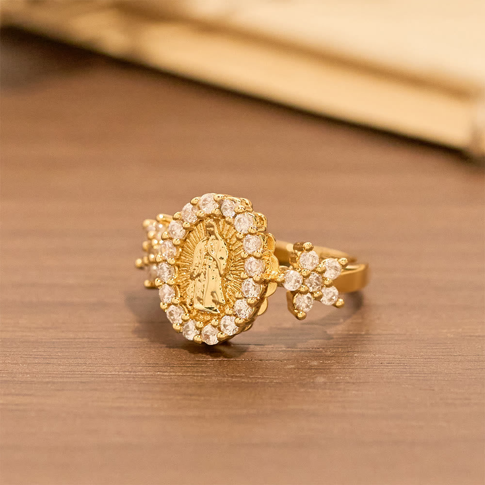 Anillo de Nuestra Señora Dorado con Doble Detalle Floral y Halo de Circonitas