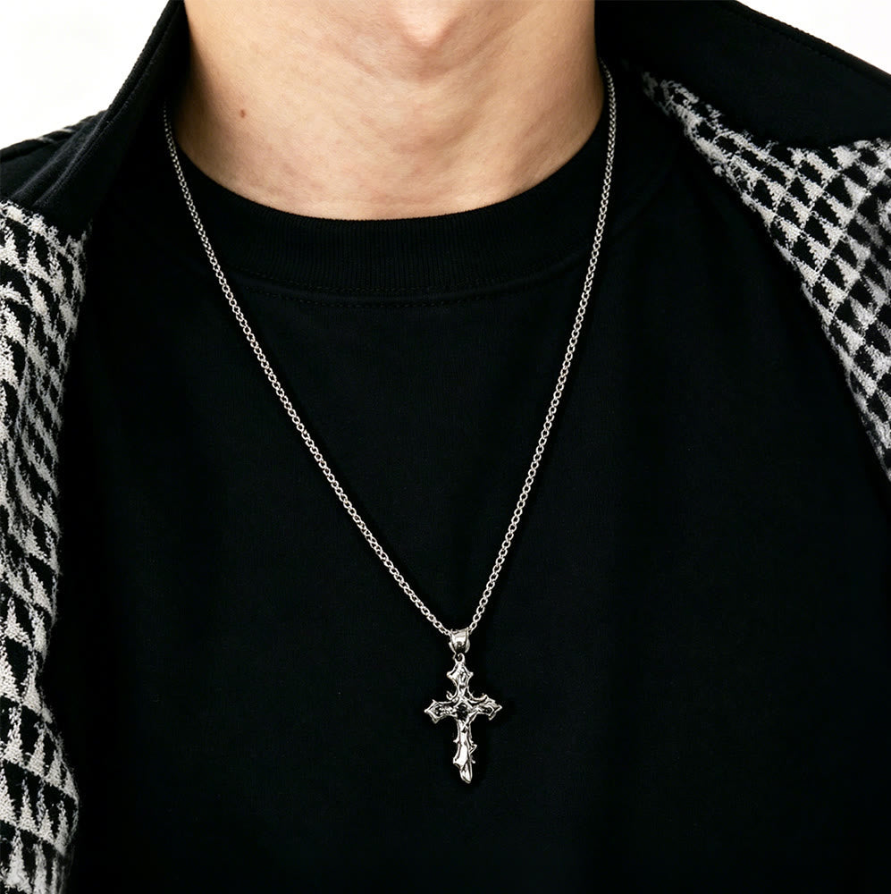 Collar Cruzado Vintage y Minimalista de Plata de Ley 925: Un Símbolo Atemporal de Devoción Espiritual