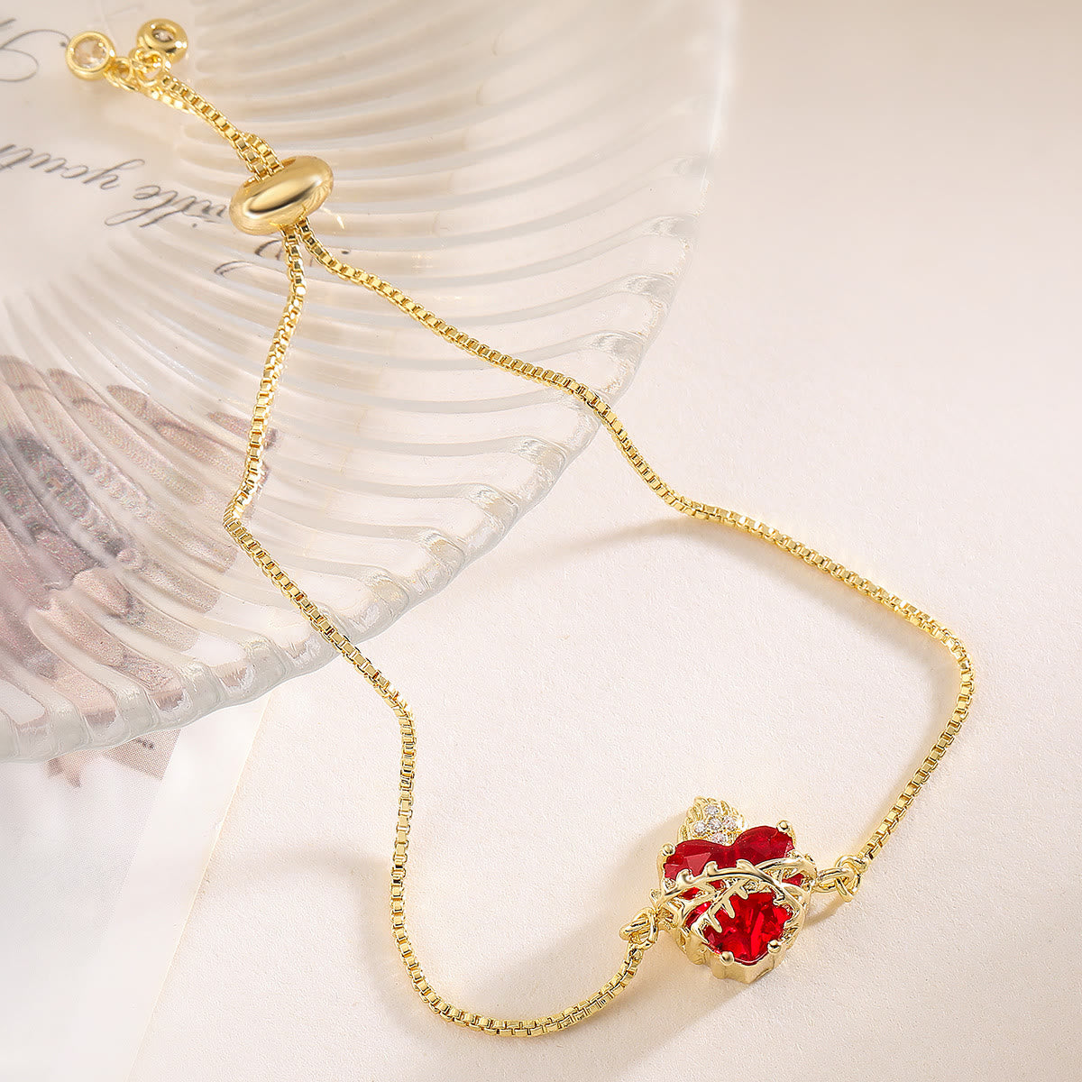 Elegante pulsera devocional del Sagrado Corazón: encarna el amor de Cristo y la fortaleza espiritual