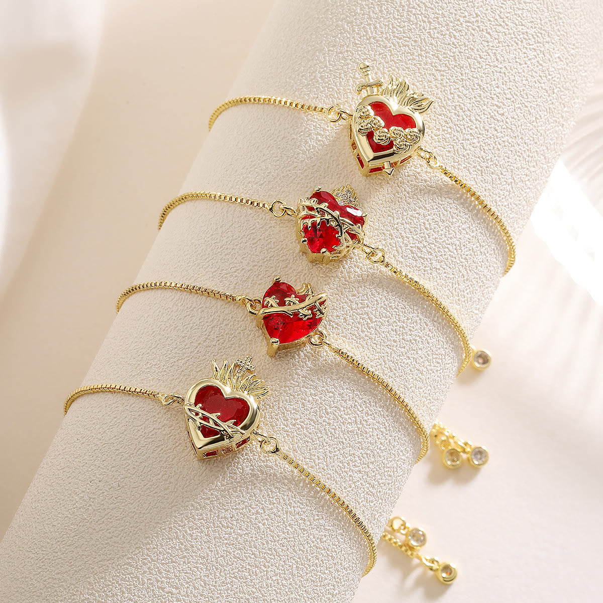 Elegante pulsera devocional del Sagrado Corazón: encarna el amor de Cristo y la fortaleza espiritual