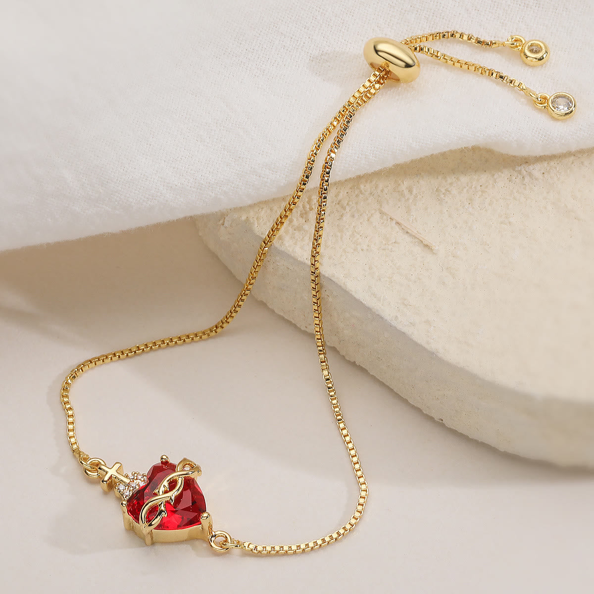 Elegante pulsera devocional del Sagrado Corazón: encarna el amor de Cristo y la fortaleza espiritual