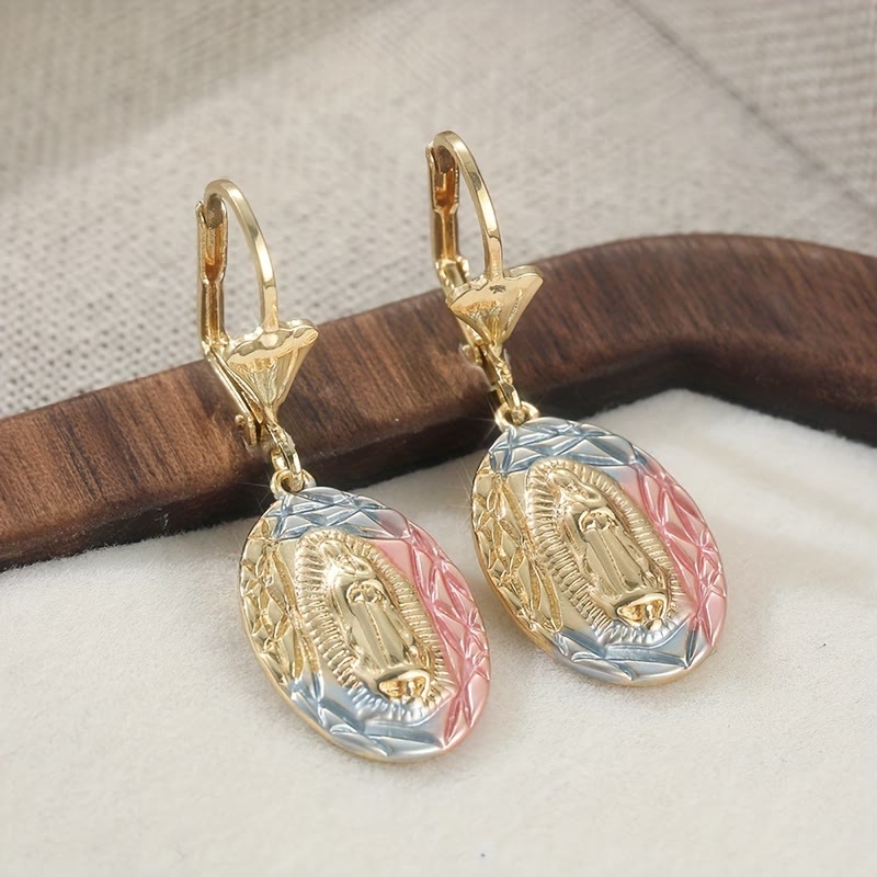 Pendientes colgantes ovalados de Nuestra Señora adornados: encarnando la gracia maternal y la protección divina