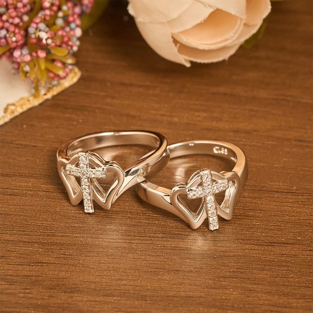 Anillo Cruz Intrincado Corazones Gemelos: Emblema de Fuerza Espiritual y Fe Inquebrantable