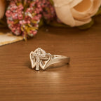 Anillo Cruz Intrincado Corazones Gemelos: Emblema de Fuerza Espiritual y Fe Inquebrantable