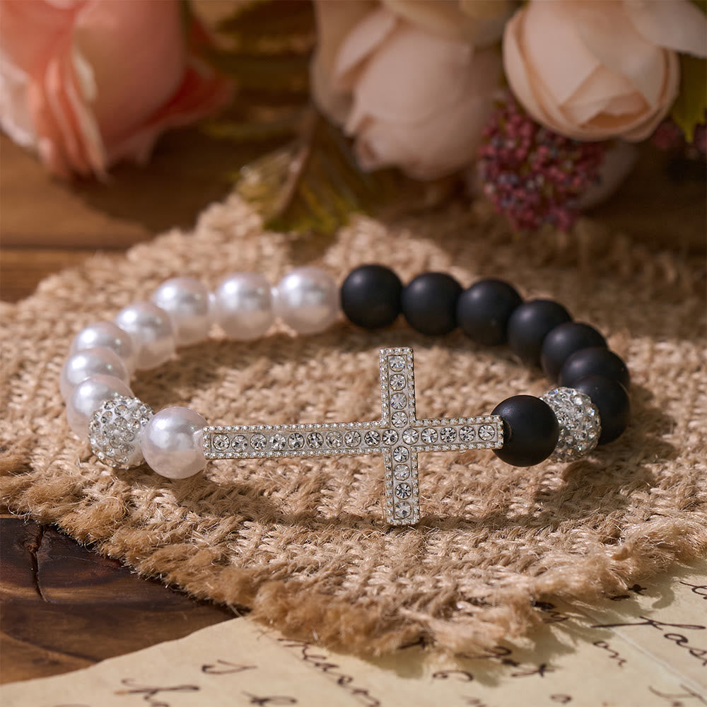 Set de pulseras de cruz de dos piezas de cuentas blancas y cuentas negras mate: Emblema de pureza divina y redención