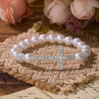 Set de pulseras de cruz de dos piezas de cuentas blancas y cuentas negras mate: Emblema de pureza divina y redención