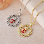 Collar bicolor con el Sagrado Corazón rodeado de espinas: Emblema del amor divino
