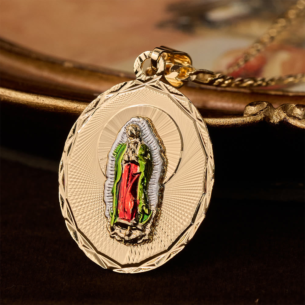 Collar con medallón ovalado de la Virgen María radiante de cuatro estilos: una muestra de bendición celestial
