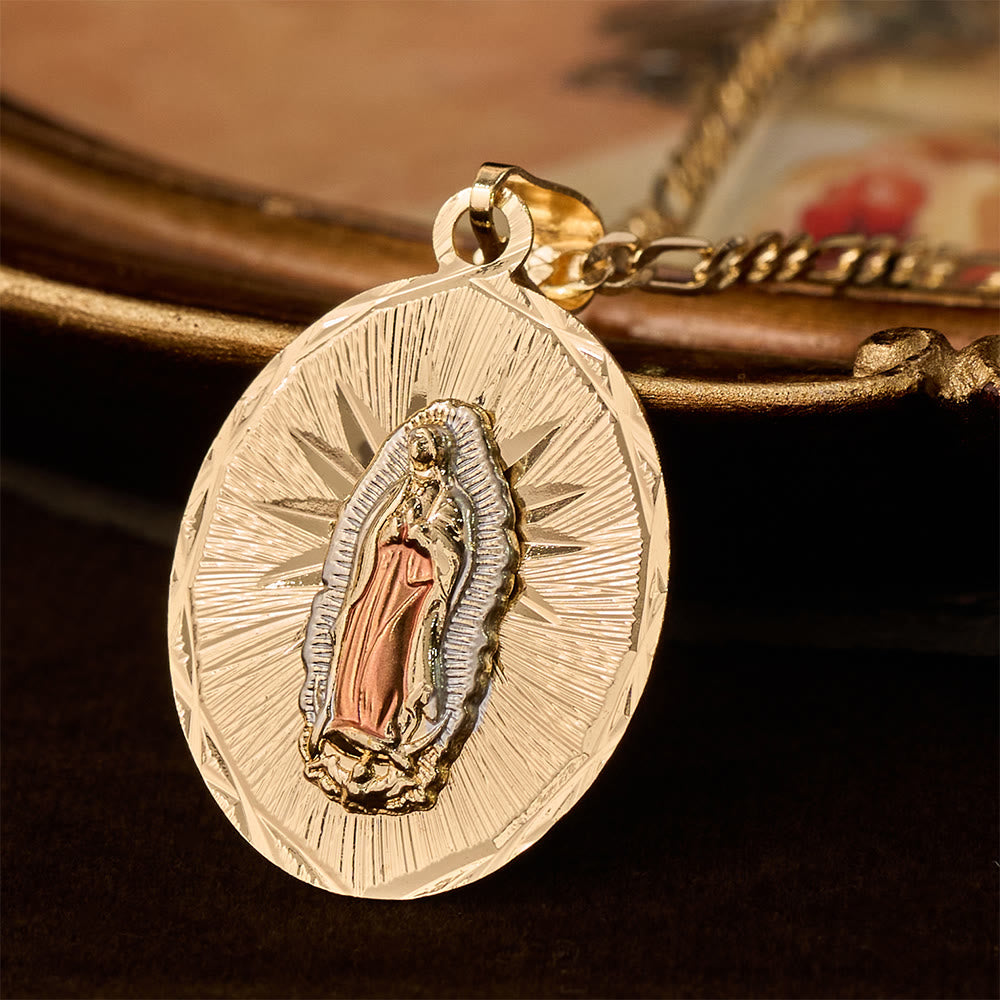 Collar con medallón ovalado de la Virgen María radiante de cuatro estilos: una muestra de bendición celestial