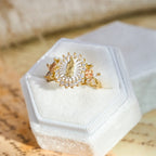 Anillo de circonia con rosa floral de Nuestra Señora radiante: Lleva la luz del amor maternal