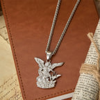 Collar con colgante de San Miguel Arcángel bicolor: Emblema de protección divina