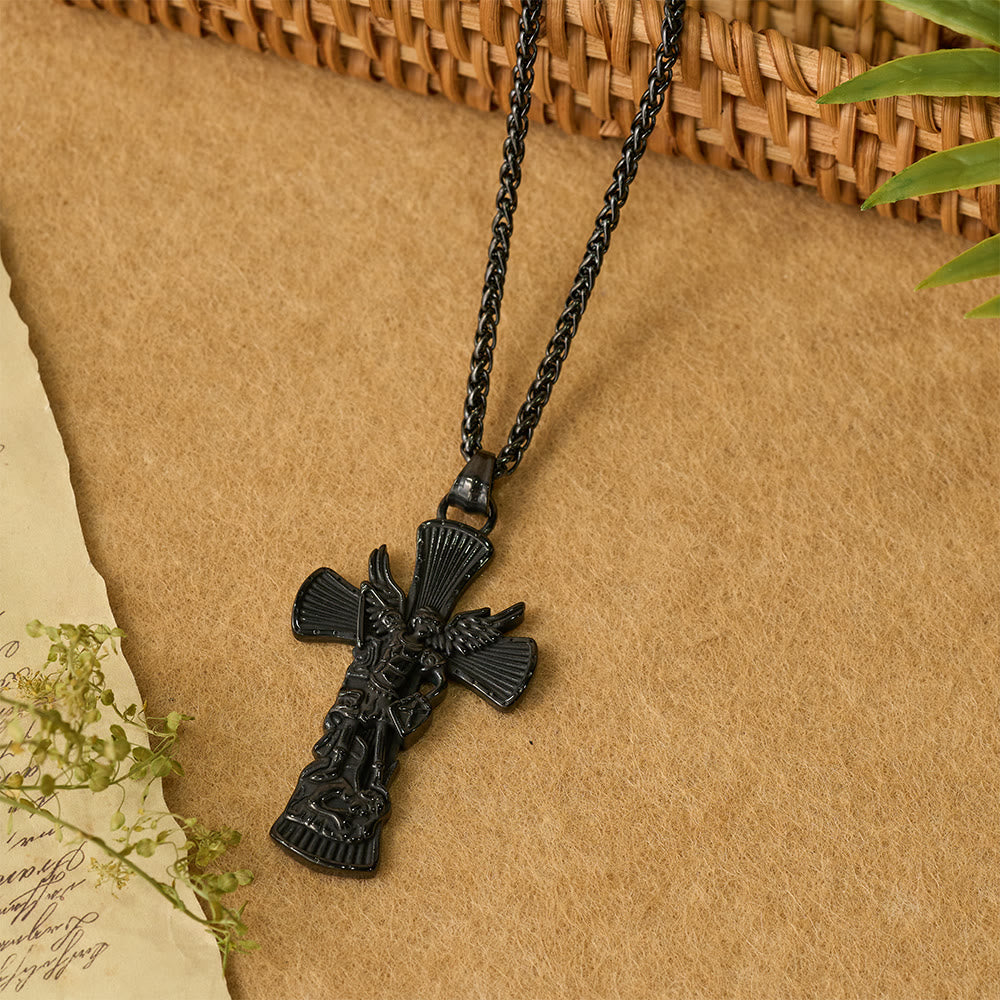 Colgante de cruz de San Miguel Arcángel derrotando a Satanás: Emblema de protección divina