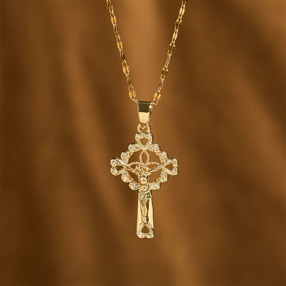 Collar con colgante de llave y crucifijo incrustado de circonitas: Emblema de gracia redentora y fe