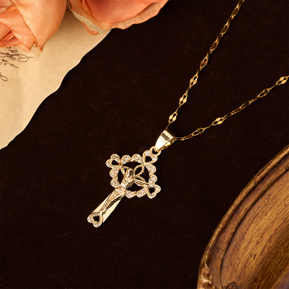Collar con colgante de llave y crucifijo incrustado de circonitas: Emblema de gracia redentora y fe