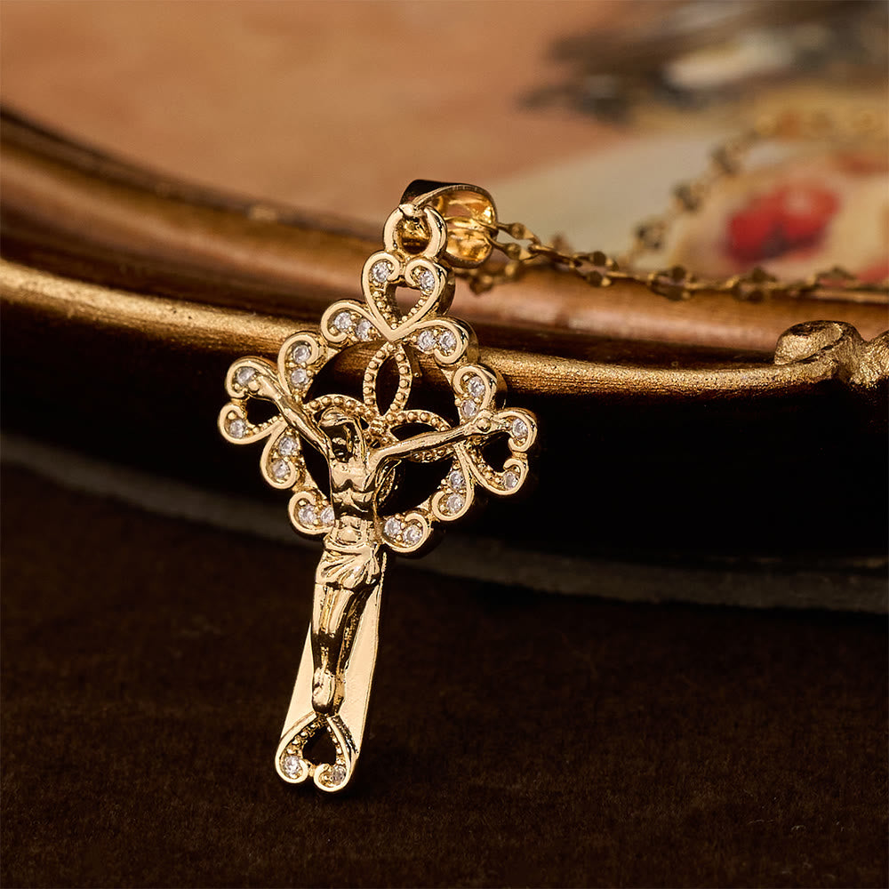 Collar con colgante de llave y crucifijo incrustado de circonitas: Emblema de gracia redentora y fe