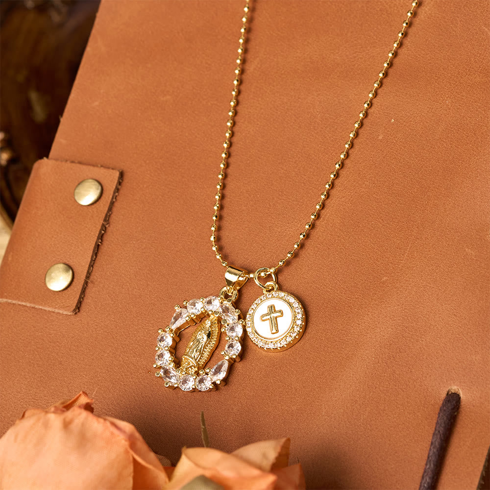 Clásico Conjunto de Colgante de Nuestra Señora y Cruz con circonitas: Emblema de Devoción Inquebrantable