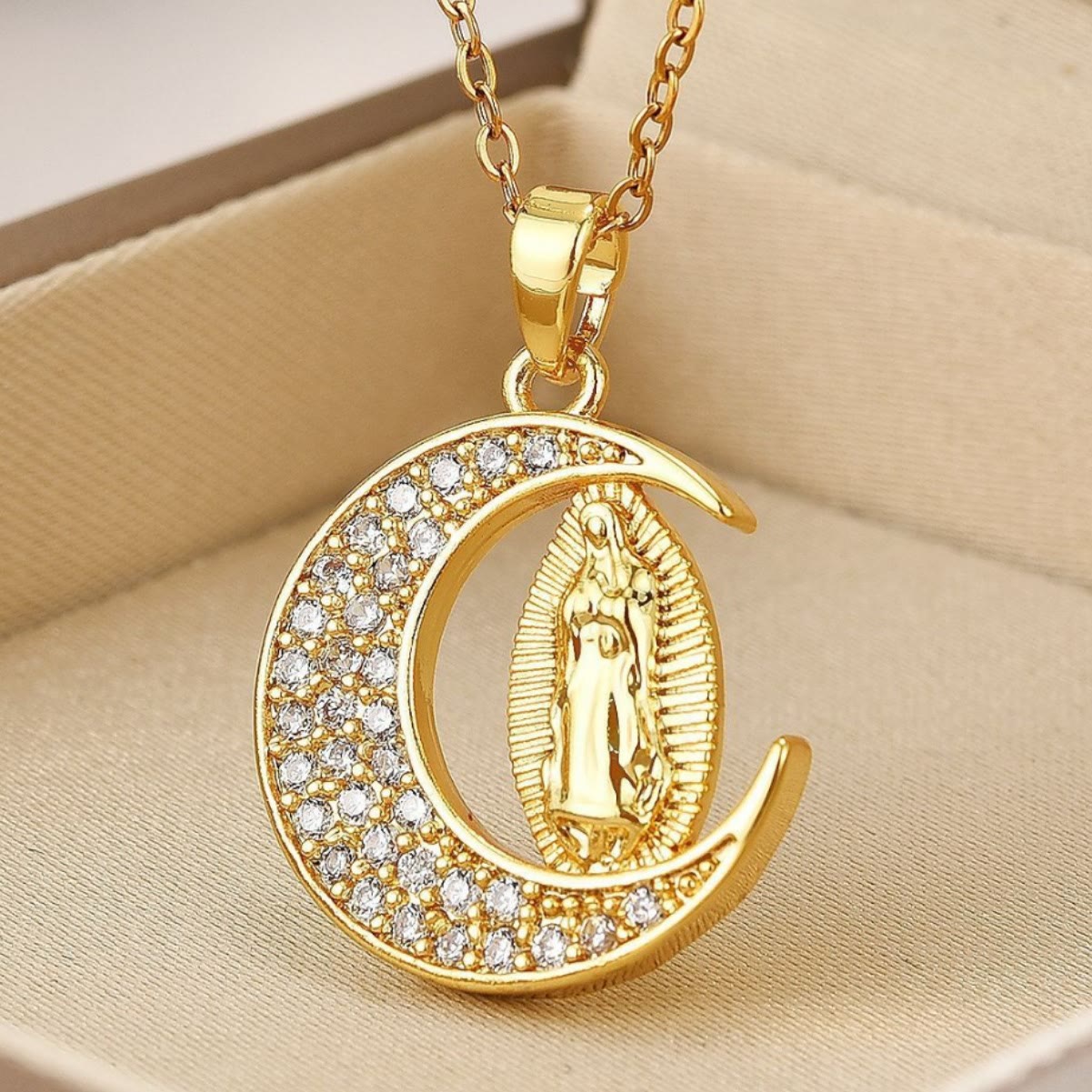 Collar Dorado Media Luna María Nuestra Señora de Guadalupe